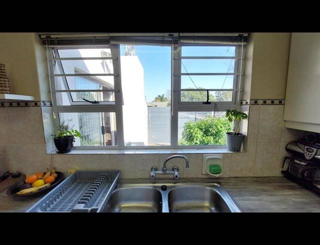 4 BEDROOM HOUSE FOR SALE IN VREDEKLOOF EAST